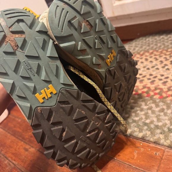 Stylish Helly Hansen women's shoes. Black with yellow accents. Durable and comfo - Picture 6 of 6